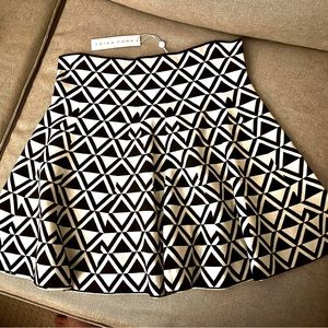 (Large/Med) BNWT Trina Turk skirt